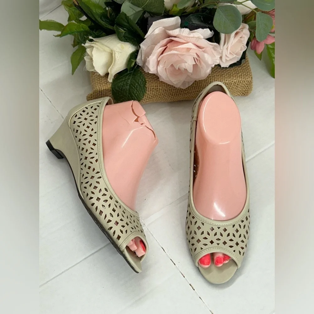 Soft Style Cream Peep-Toe Flats